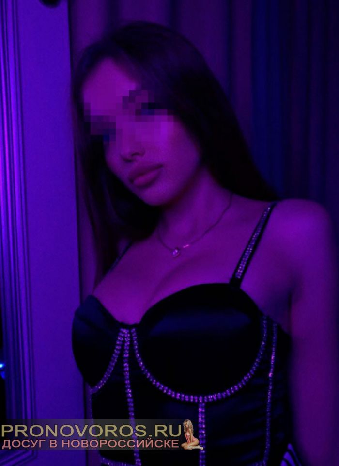    Deluxe